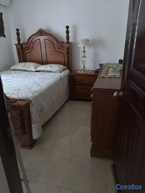 muebles y colchones - juego de cama full roble dos mesas gabetero. y cama   no colchones  7