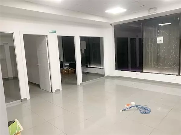 oficinas y locales comerciales - Excelente local 450 metros  prados 2