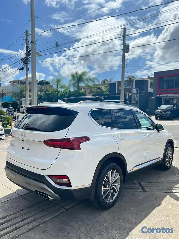jeepetas y camionetas - Vendo Santa Fe 2020 5