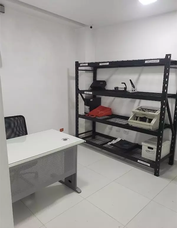 oficinas y locales comerciales - oficina en arroyo hodo 9