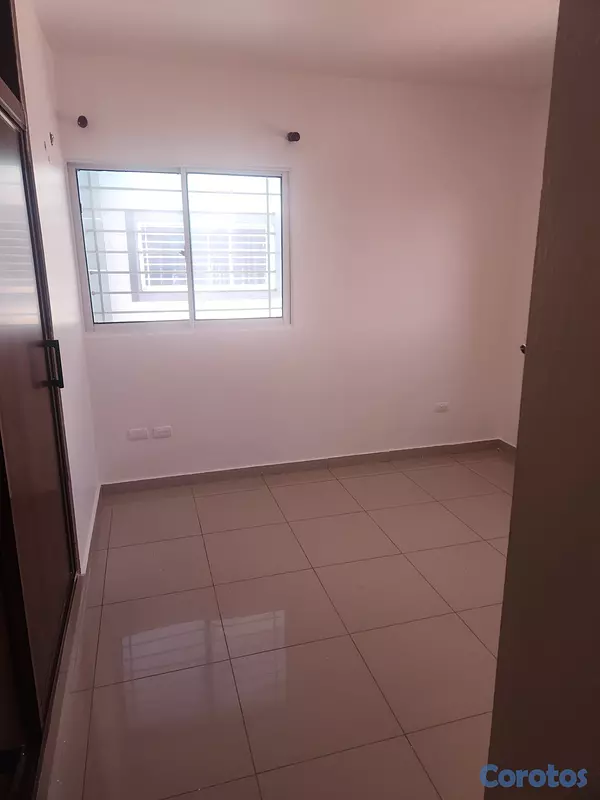 apartamentos - Alquilo hermoso y amplio apartamento en los rieles 4