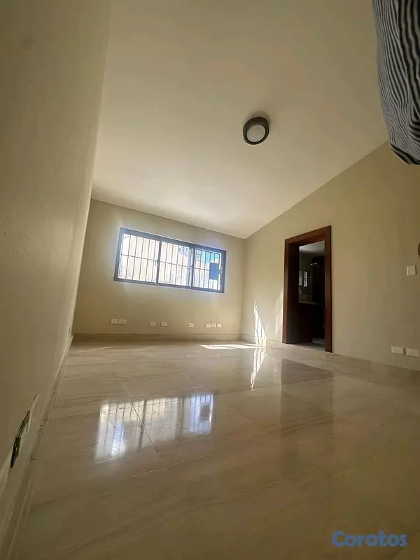 casas - Alquiler de Casa en Ensanche paraíso  8