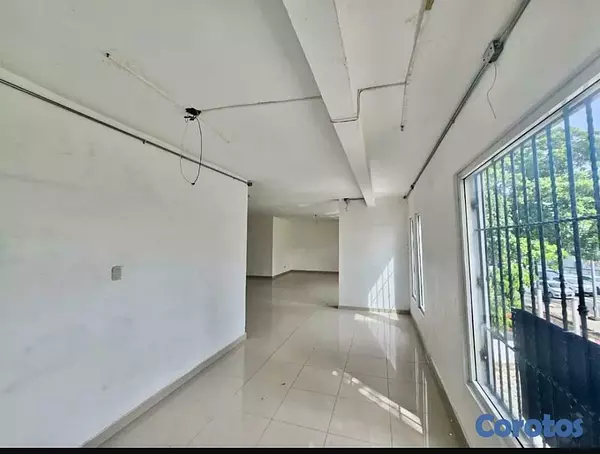 oficinas y locales comerciales - En Alquiler Local en la Julia en Segundo Nivel de 560m2 7
