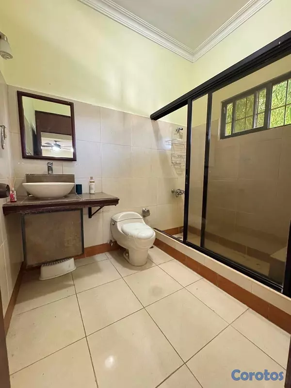 casas - vendo casa en los Ríos de tres niveles 4 habitaciones 5 parqueos jacuzzi  9