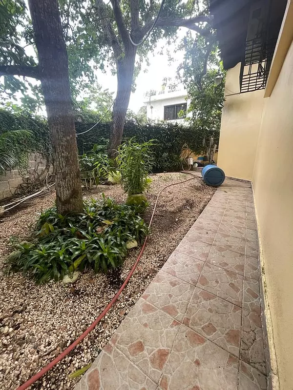 casas - Se Vende Casa  Esta es una Perfecta oportunidad para remodelar a tu gusto.   6
