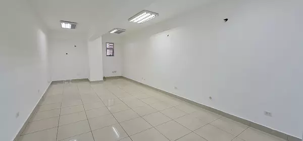 oficinas y locales comerciales - Excelente Local para Oficina y Consultorio en el Corazon de Bella Vista  2
