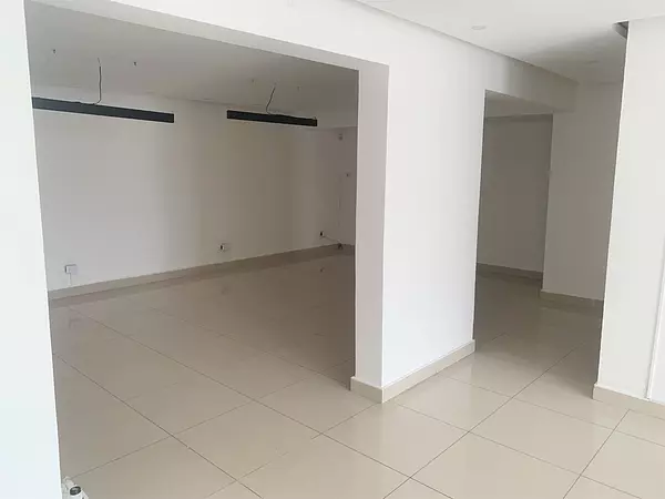oficinas y locales comerciales - Local de 300 metros prados 2