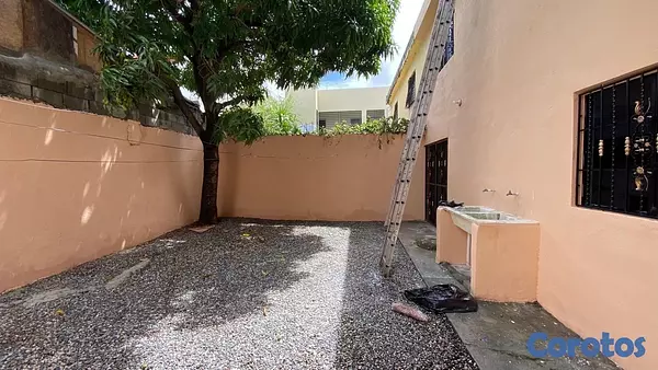 casas - Venta de casa en la autopista de san isidro prado oriental Santo Domingo  4