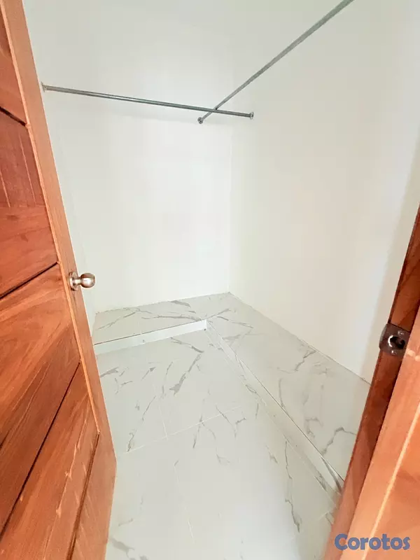 apartamentos - venta de apartamento de 190mts primer piso con patio en autopista de san isidro  2