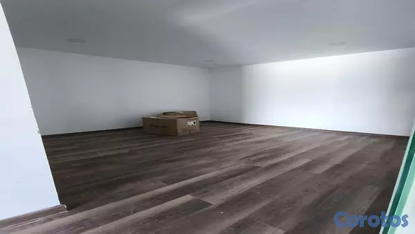 oficinas y locales comerciales - Local en alquiler en 4to piso con Balcón en Bella Vista. 8