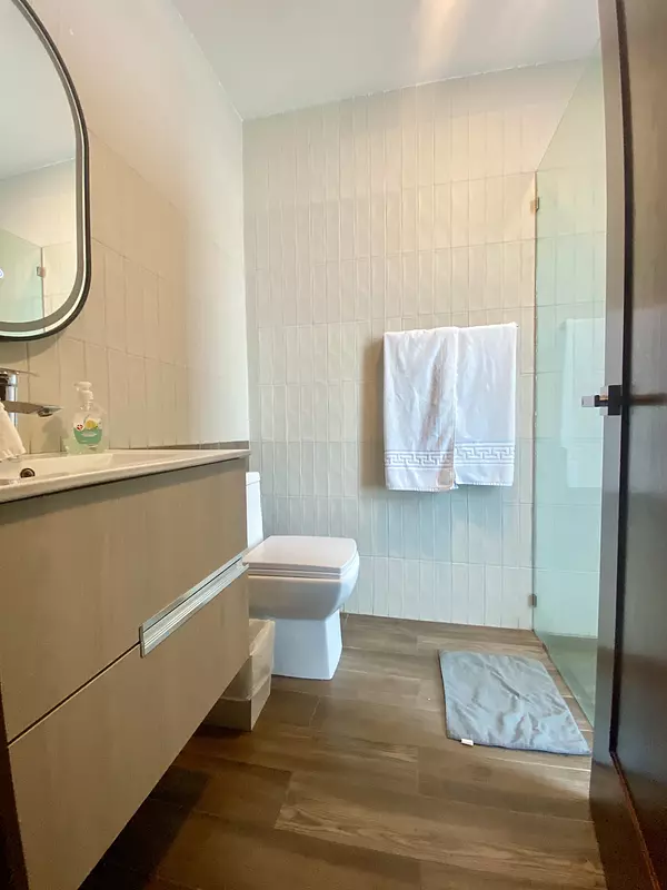 apartamentos - Piso alto de venta amueblada en La Esmeralda 8