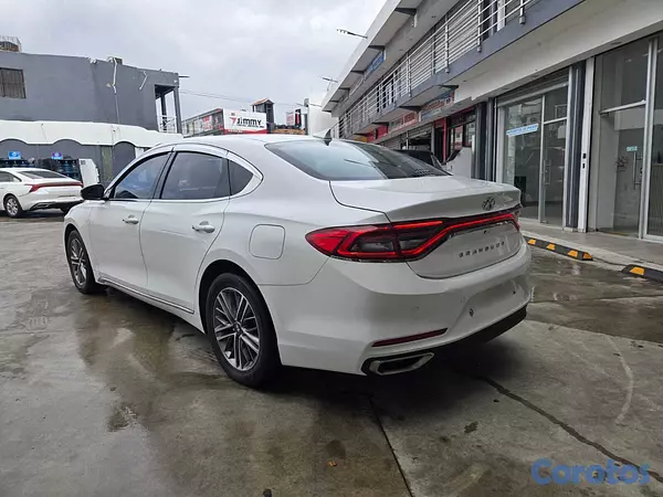 carros - HYUNDAI GRANDEUR 2018 BLANCO 9