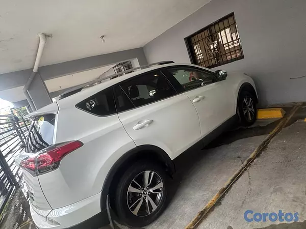 jeepetas y camionetas - JEEP Toyota RAV-4 (4X2). Año 2017 Semifull, Unico  3
