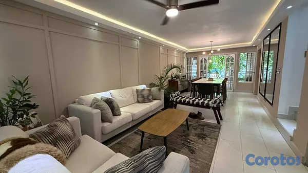 casas - Casa de 3 habitaciones 2 baños en venta en Ensanch 8