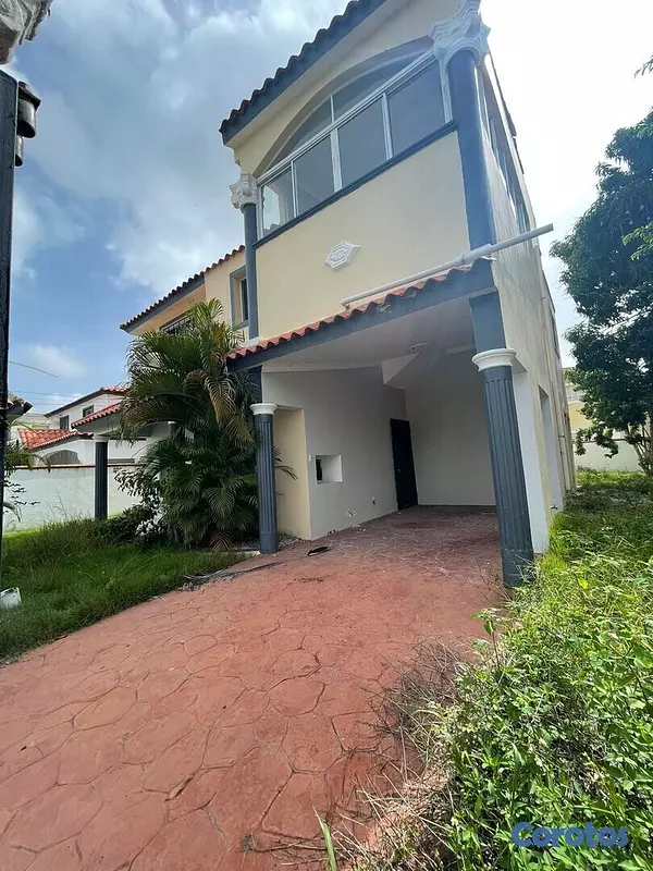 casas - Casa de tus sueños en Pueblo Bávaro, Punta Cana!  2