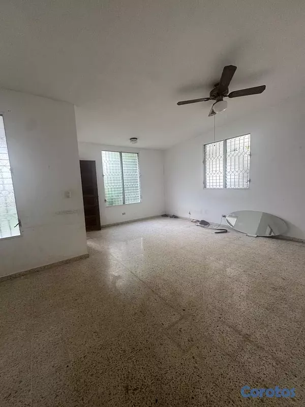 apartamentos - vendo casa jardines del Sur jardín patio tres habitaciones ideal para remodelar  17