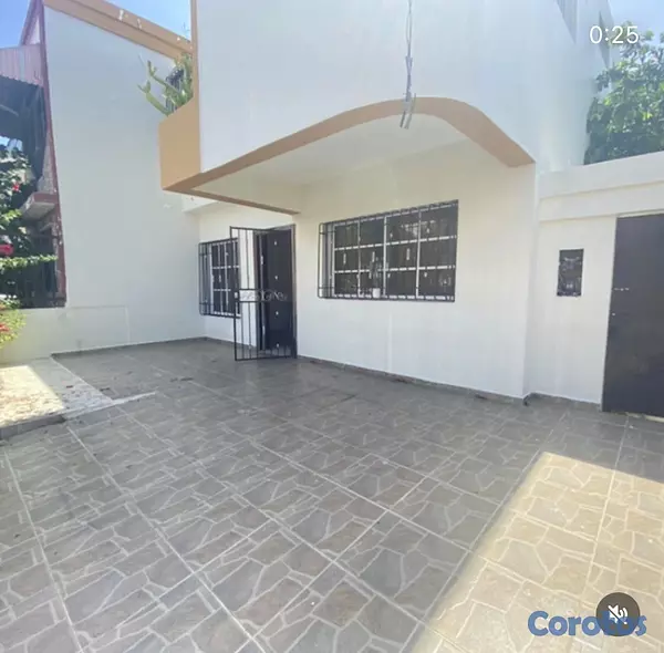 casas - vendo casa de dos niveles tres habitaciones estudio patio marquesina Independenc 3