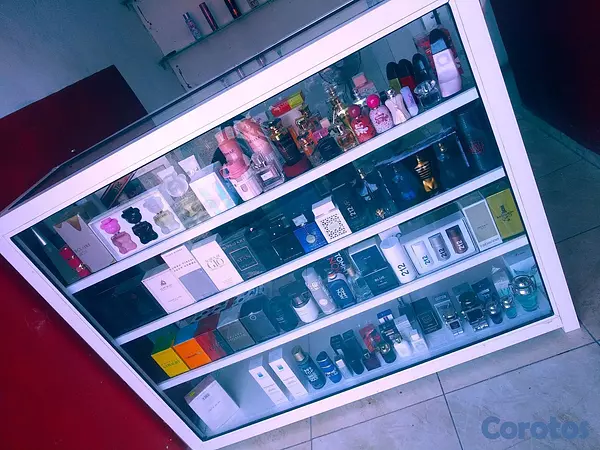 decoración y accesorios -  vendo Vitrina en vidrio 4 niveles 2