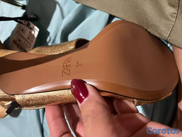 zapatos para mujer - Zapatillas Zara nuevas doradas 4