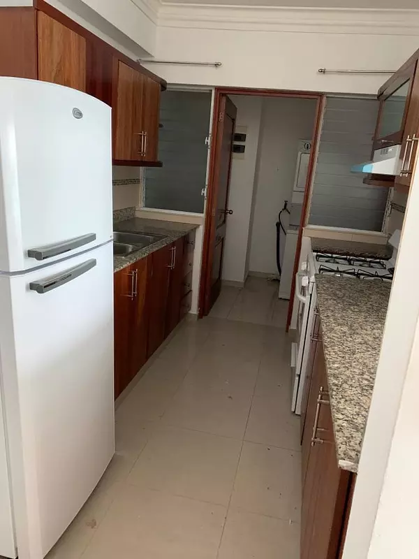 apartamentos - Alquiler con LB
GAZCUE
1 Hab
1,5 Baños
Hab de servicio
1 parqueo
USD$ 800 3