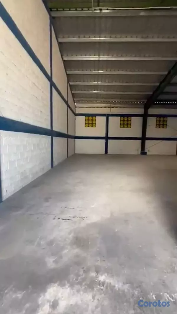oficinas y locales comerciales - Nave Industrial de 240 m² - Bavaro 2