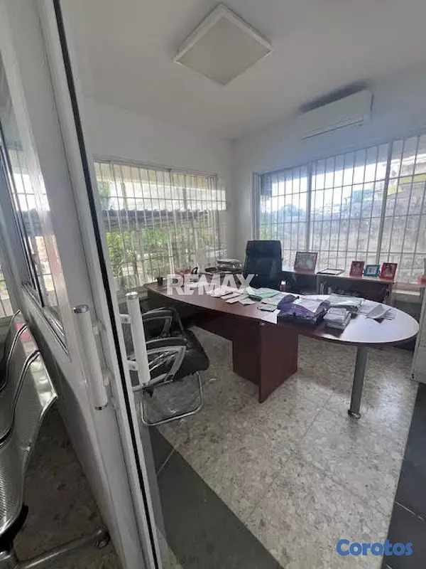 oficinas y locales comerciales - Local comercial de 700mt2 en alquiler en Altos de  2