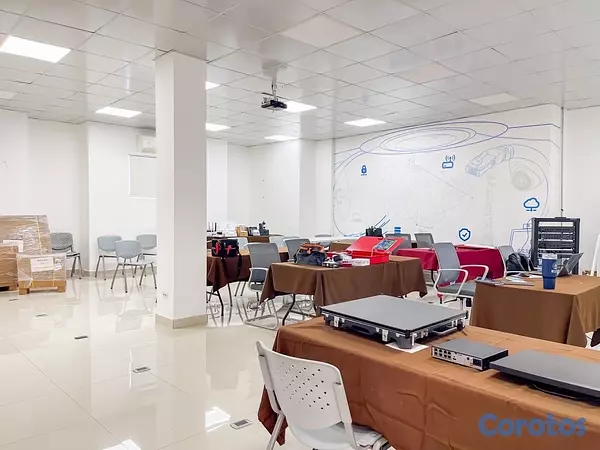 oficinas y locales comerciales - se vende local comercial- Santo Domingo  4