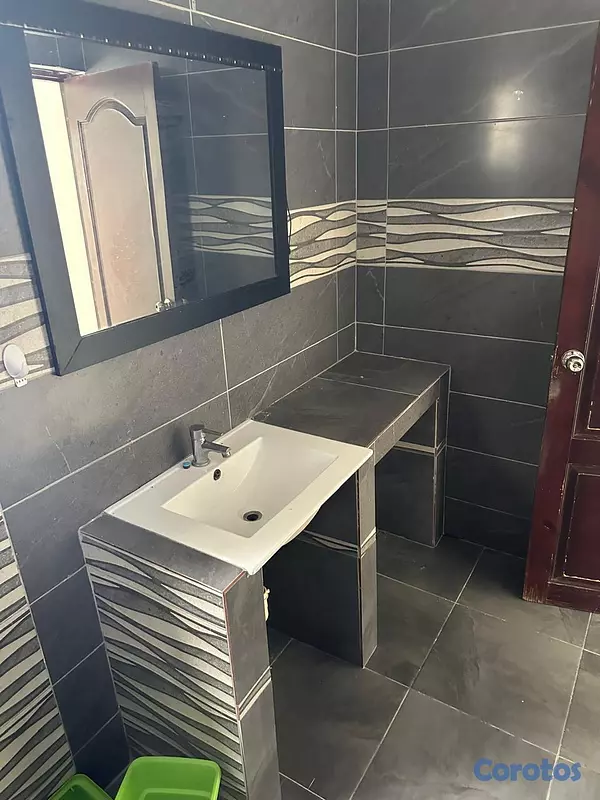 apartamentos - Apartamento de una amplio, semi amueblado, bien ve 3