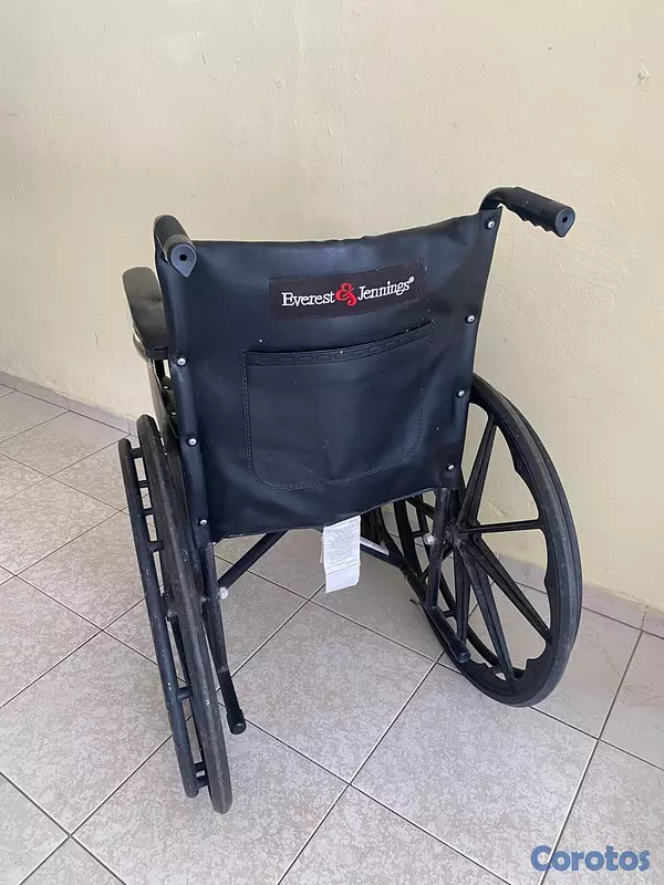 Salud y Equipamiento Médico - Vendo silla de ruedas  2