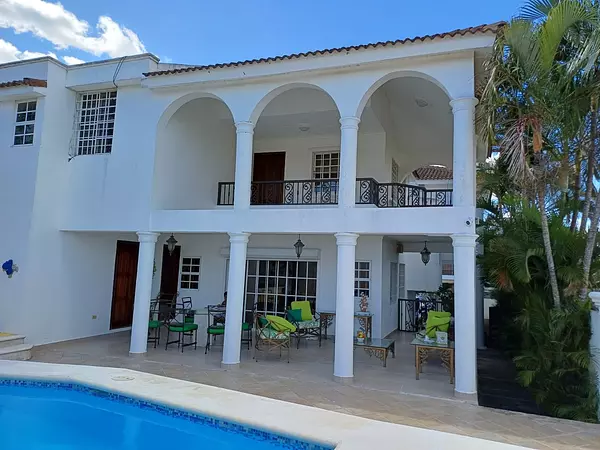 casas - Espaciosa y Acogedora casa en Urbanizacion Thomen  9