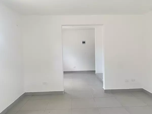 oficinas y locales comerciales - local en los prados 6