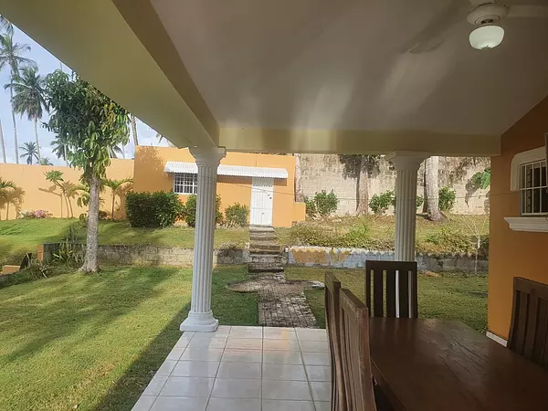 casas - Alquiler Villa Amueblada de 3 Habitaciones con Piscina, Los Róbalos, Samaná 3