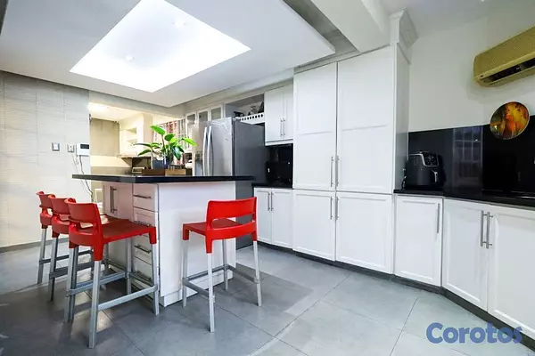 casas - Casa de 4 habitaciones 5 baños en alquiler en Isab 3