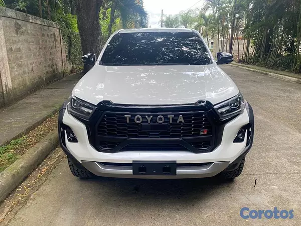 jeepetas y camionetas - Toyota hilux GR 2025 4