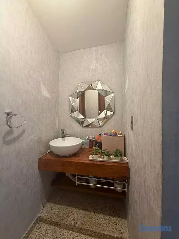 casas - Casa de 3 habitaciones 2 baños en venta en Colinas 9