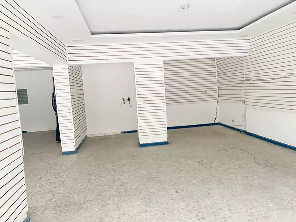 oficinas y locales comerciales - amplio local en primer nivel 6