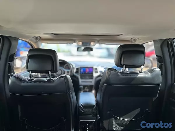 jeepetas y camionetas - Jeep Cherokee Laredo 2011 11
