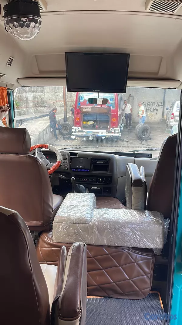 camiones y vehiculos pesados - Mitsubishi rosa  3