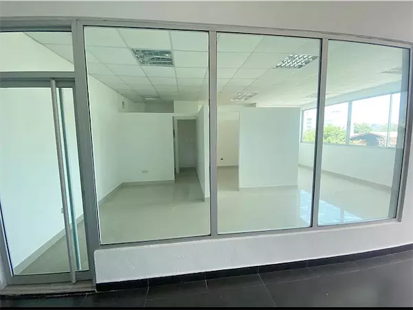 oficinas y locales comerciales - Local en los jardines 2