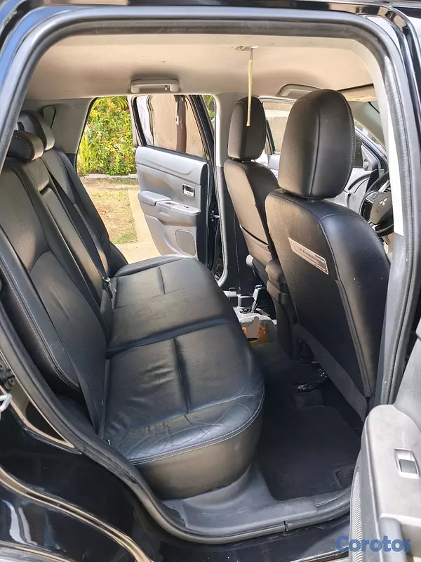 jeepetas y camionetas - Mitsubishi Outlander en muy excelente condiciones 11