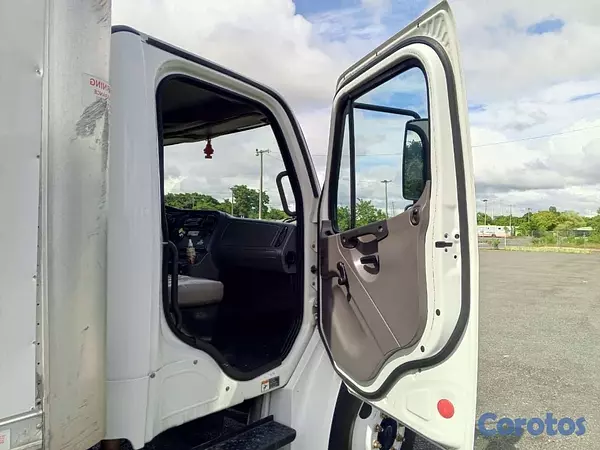 camiones y vehiculos pesados - SE VENDE FREIGTHLINER M2 106 2015 6
