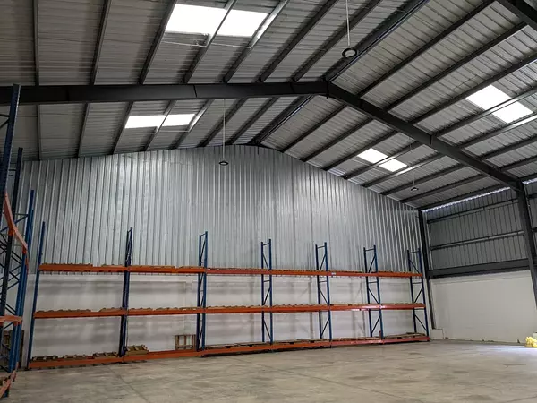 oficinas y locales comerciales - Alquiler Nave en zona industrial  5