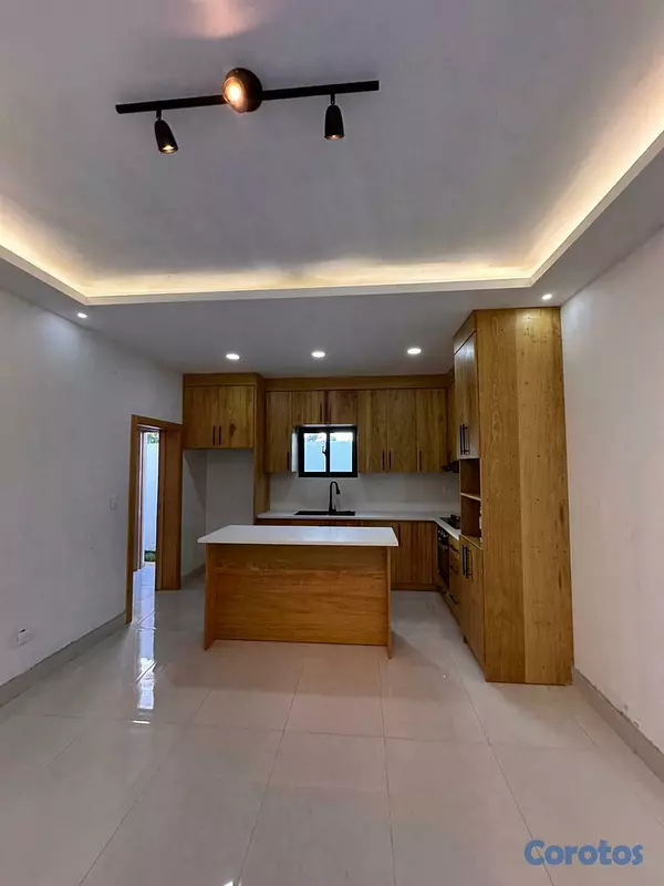 casas - Casa en venta en la Urbanizacion Don Fernando, Gur 14