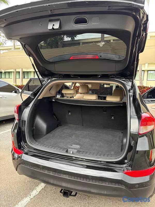 jeepetas y camionetas - Hyundai Tucso en excelentes condiciones 9