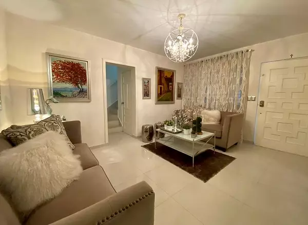casas - Casa en la Castellana.

Con sus 445mt2 y 350 mts de construcción
 3 Hab 3