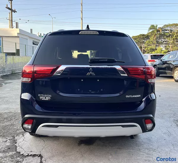 jeepetas y camionetas - Mitsubishi Outlander 2019 - 3 filas de asientos 5