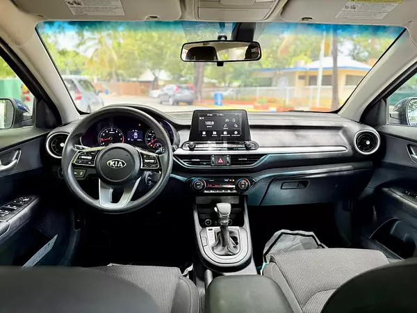 carros - kia forte 2019  7