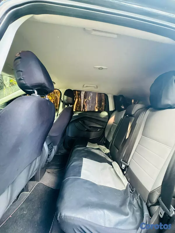 jeepetas y camionetas - Ford Escape SE EcoBoost 4WD 2014 Excelente estado 3