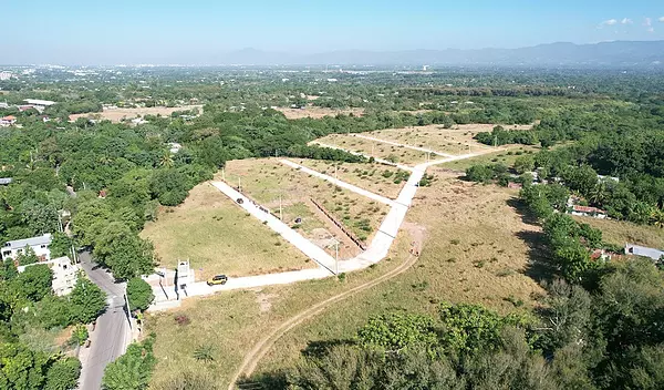 solares y terrenos - Solares Disponibles en Urbanizacion Cerrada, Moca  4