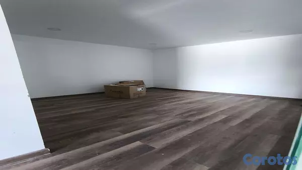 oficinas y locales comerciales - Local en alquiler en 4to piso con Balcón en Bella Vista. 10